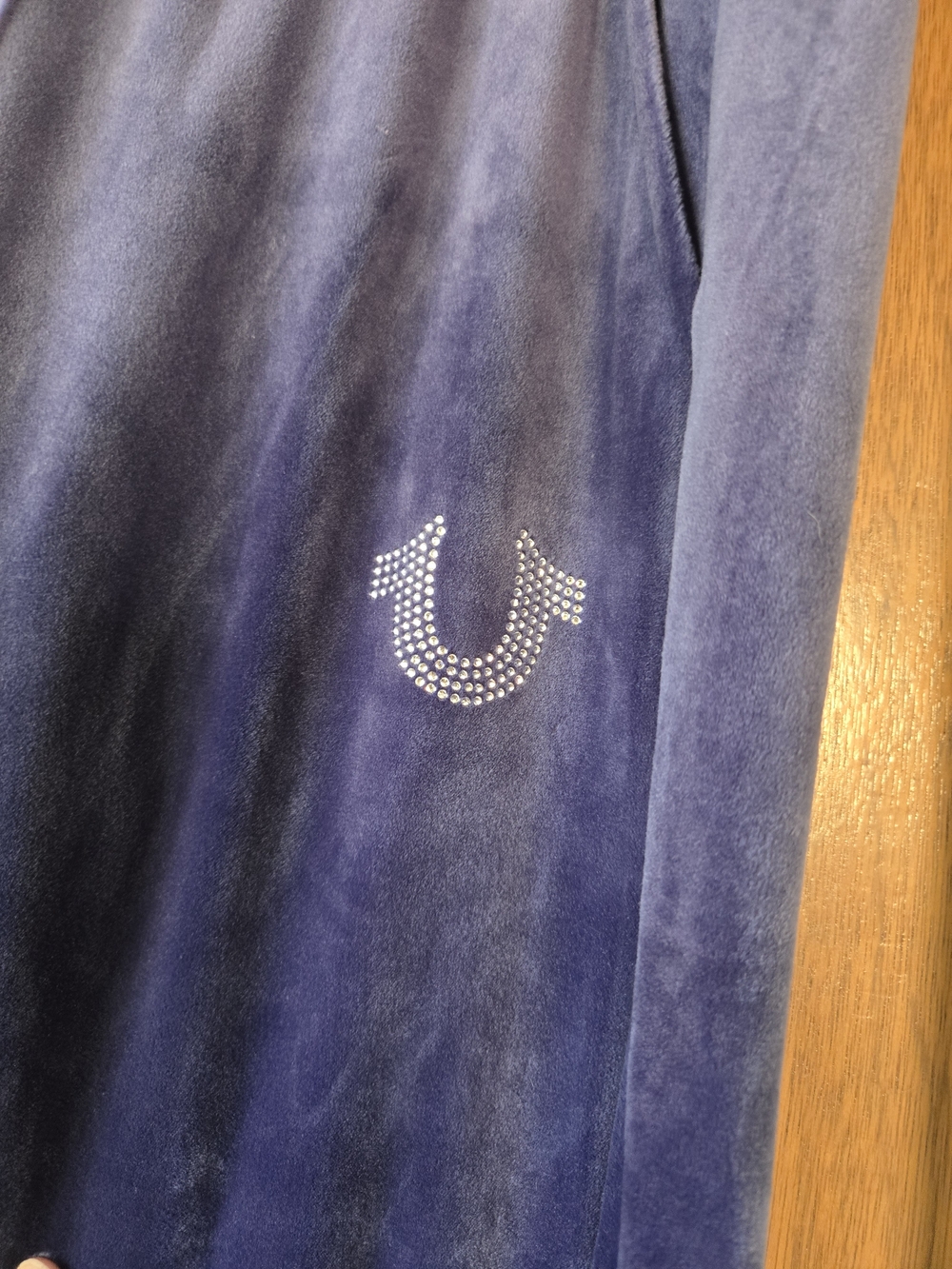 True Religion Womens SZ sm CRYSTAL LOGO STRAIGHT LEG VELOUR SWEATPANTS